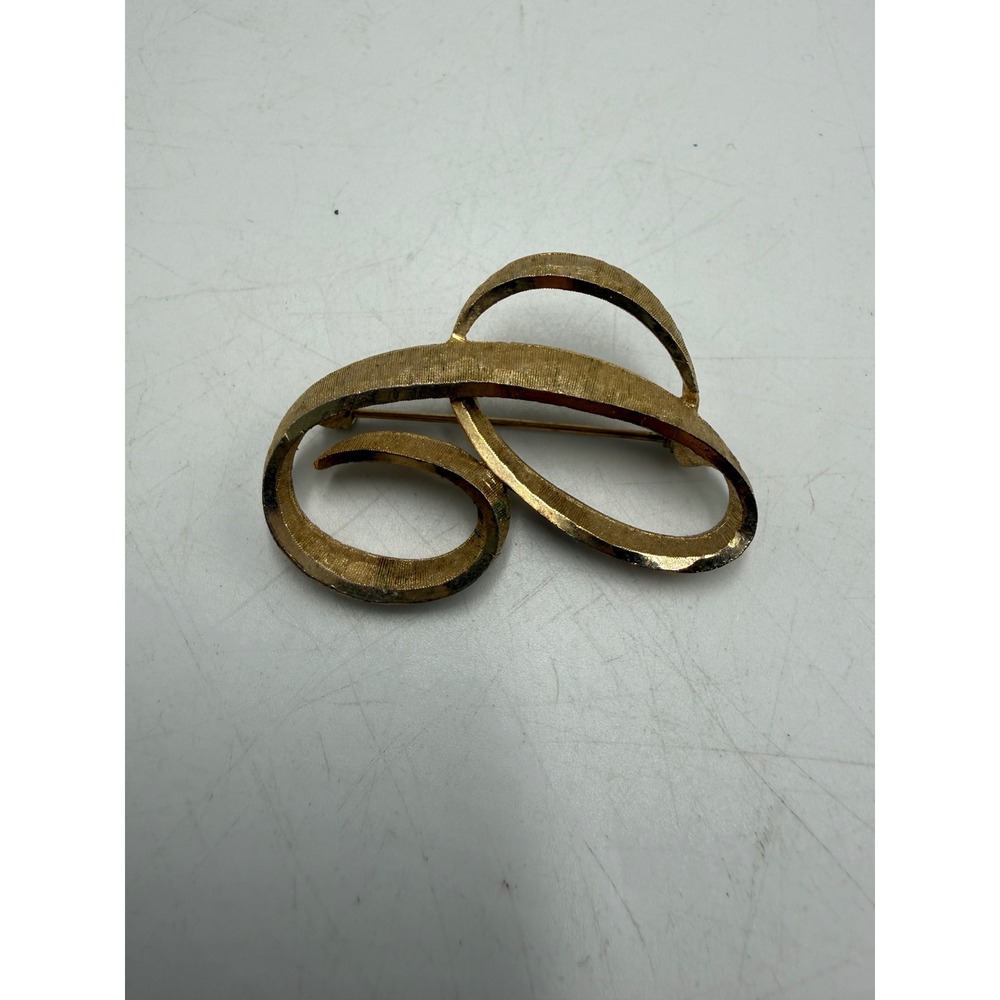 Vintage Mariselle Textured Gold Tone Abstract Swirl Ribbon Brooch Pin‎